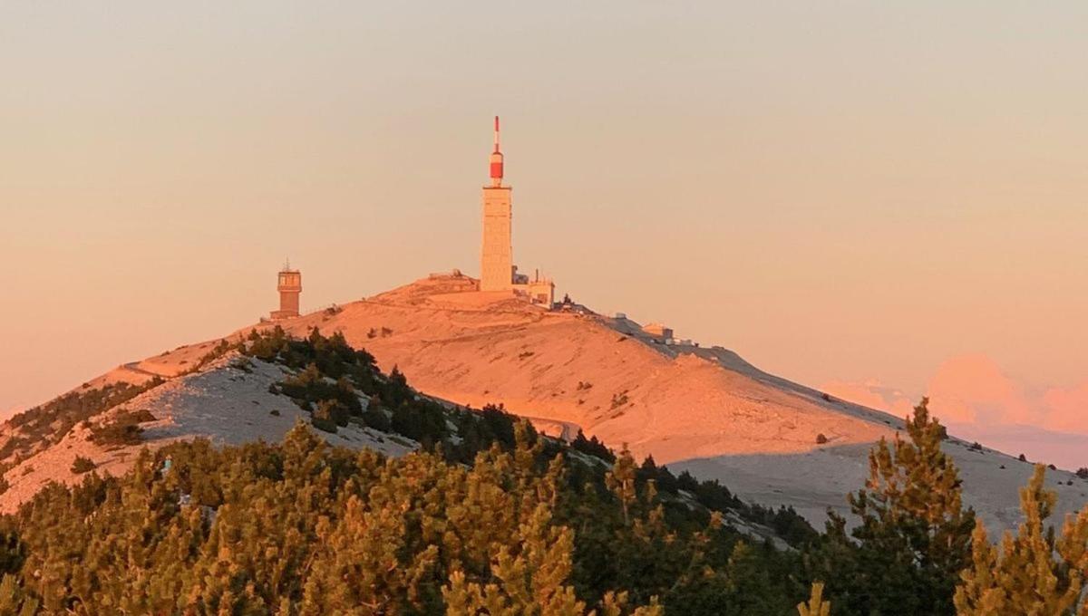 Gite A Caromb Esterno foto